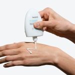 کرم ضد آفتاب بی رنگ شانگپری SPF 50 حجم 60 میل