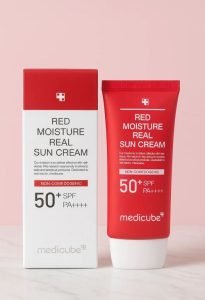 کرم ضد آفتاب red moisture real مدی کیوب Medicube مرطوب کننده