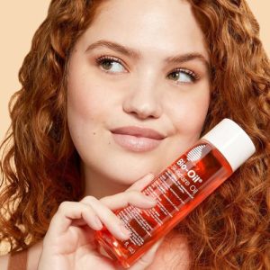 روغن ترمیم کننده پوست بایو اویل مدل Specialist Skincare حجم 125 میلی لیتر